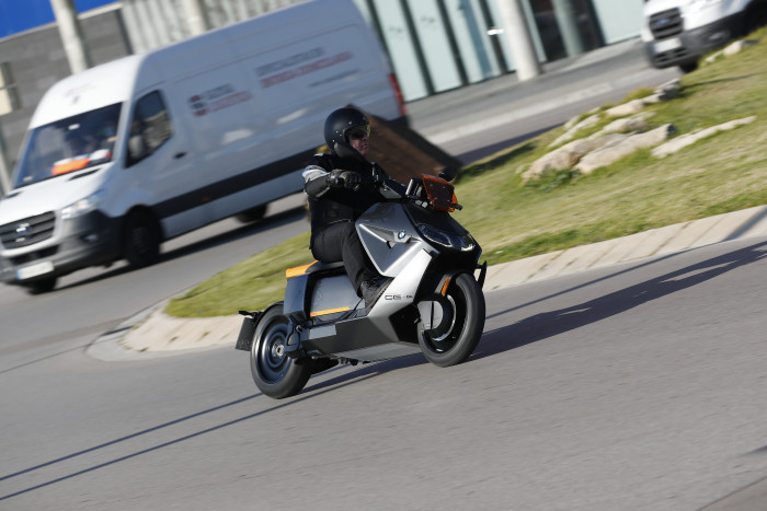 Der Akku hat eine Kapazit&auml;t von 8,9 kWh. Die Reichweite gibt BMW mit 130 km an. (Quelle: BMW)